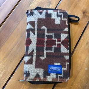 Pendleton Zip Up Wallet